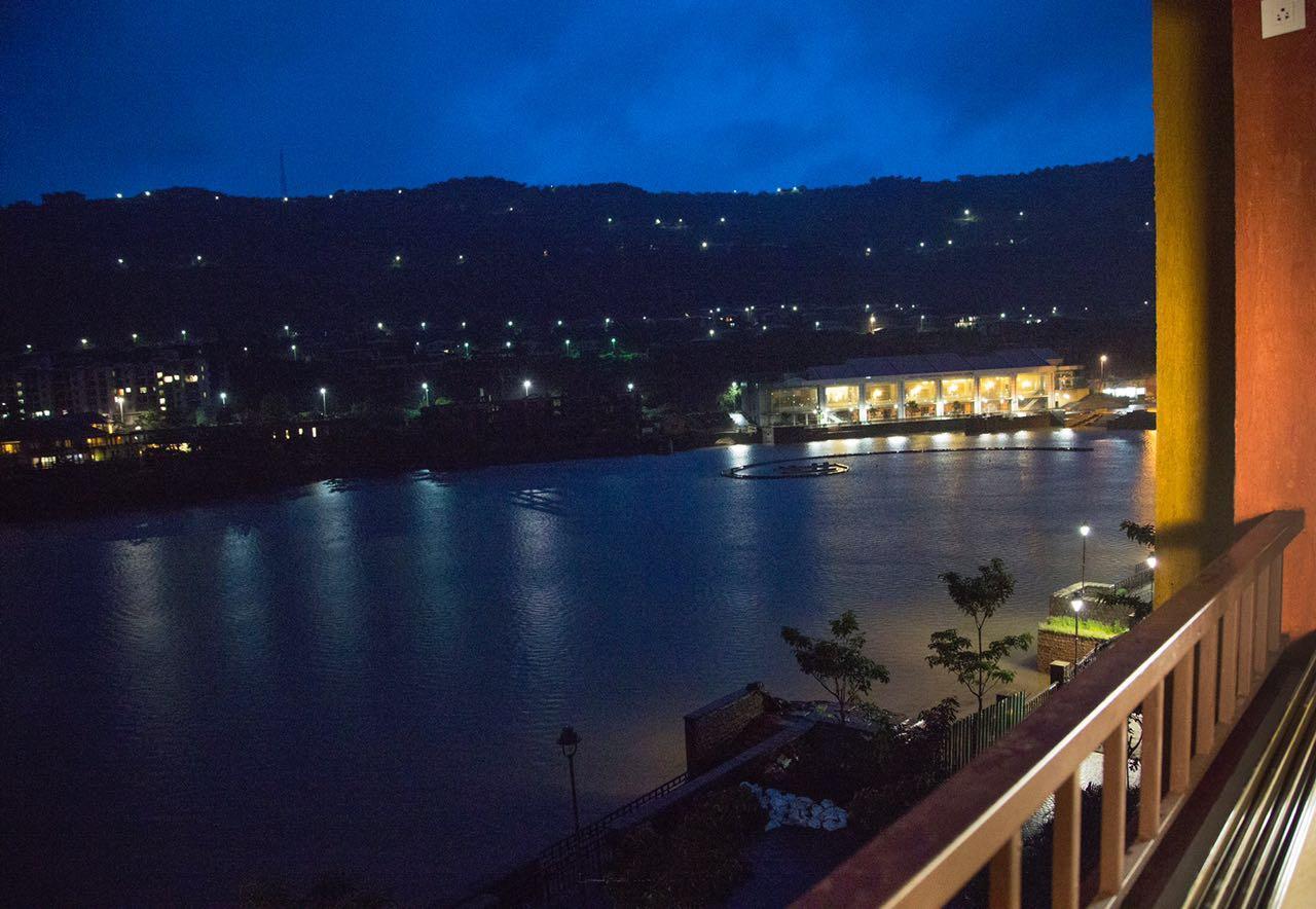 Luxury Lakeview